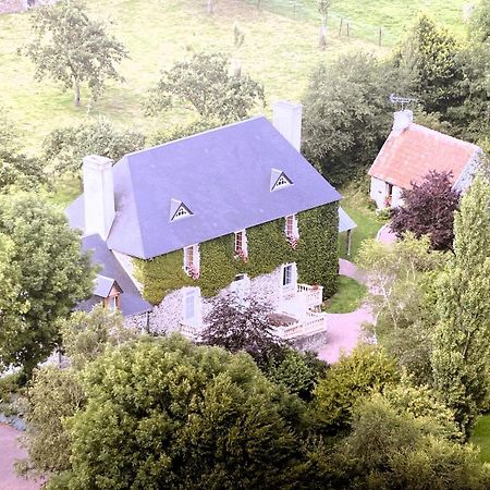 Le Pont De Benneville Cahagnes Eksteriør billede