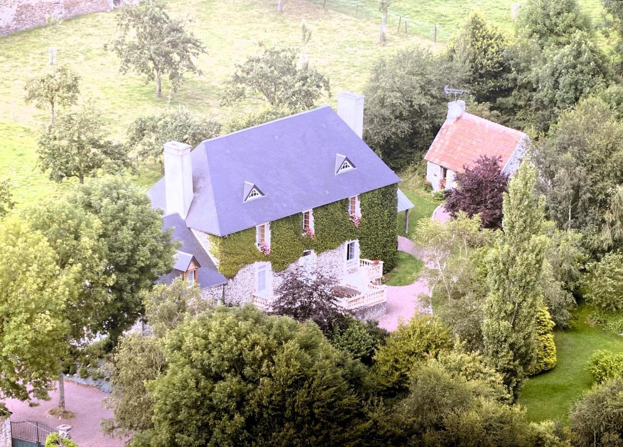 Le Pont De Benneville Cahagnes Eksteriør billede